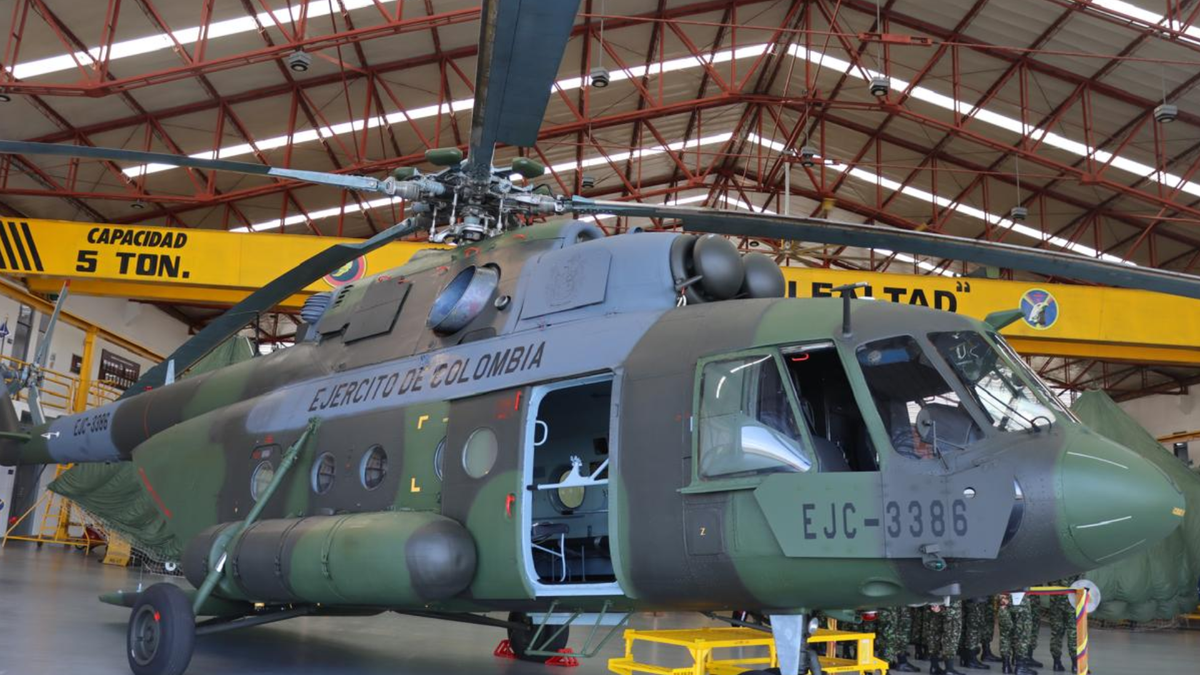 Helicóptero MI - 17 del Ejército Nacional.