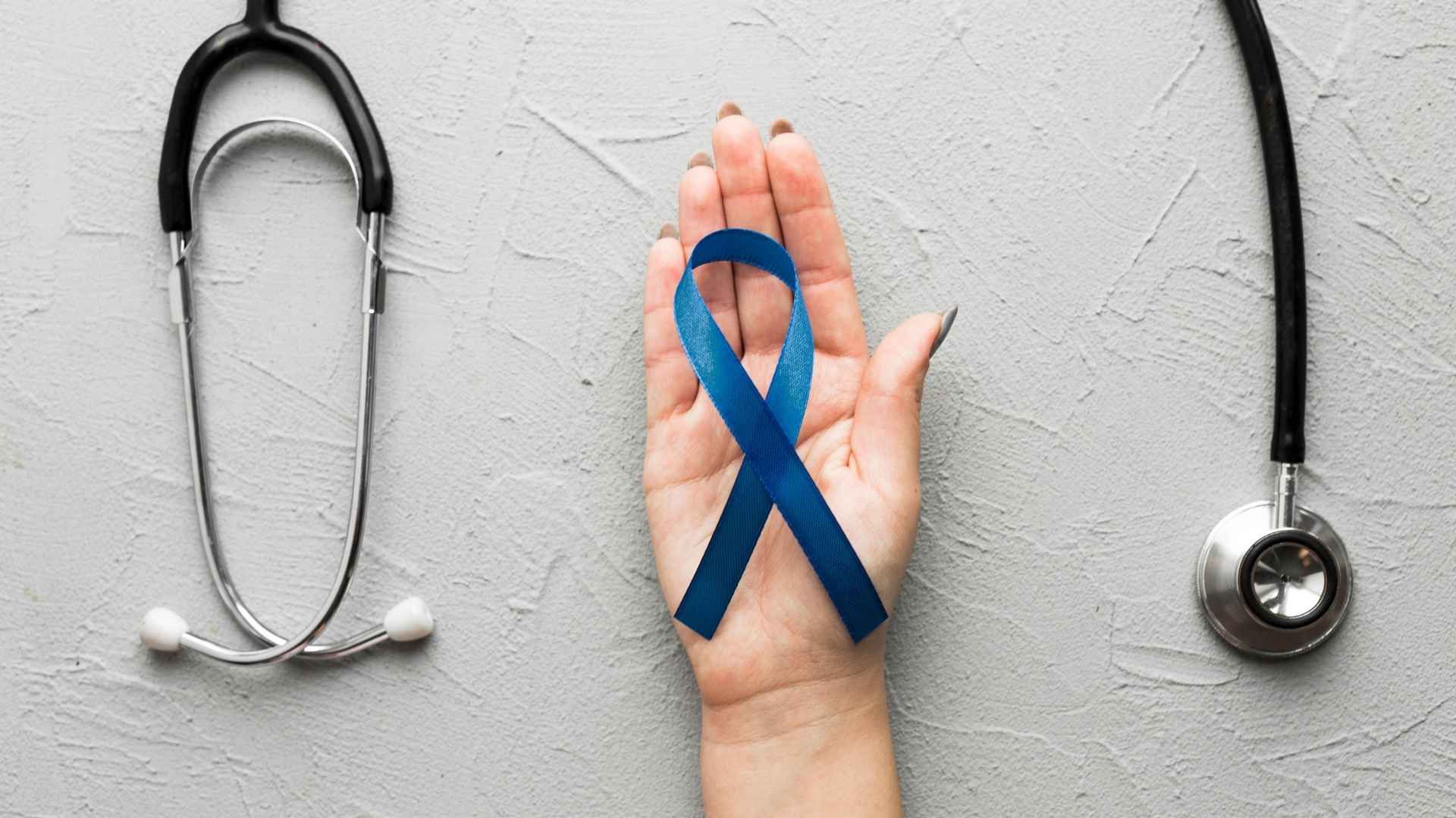 Especialistas recomiendan mantener hábitos saludables para reducir el riesgo de cáncer de colon.