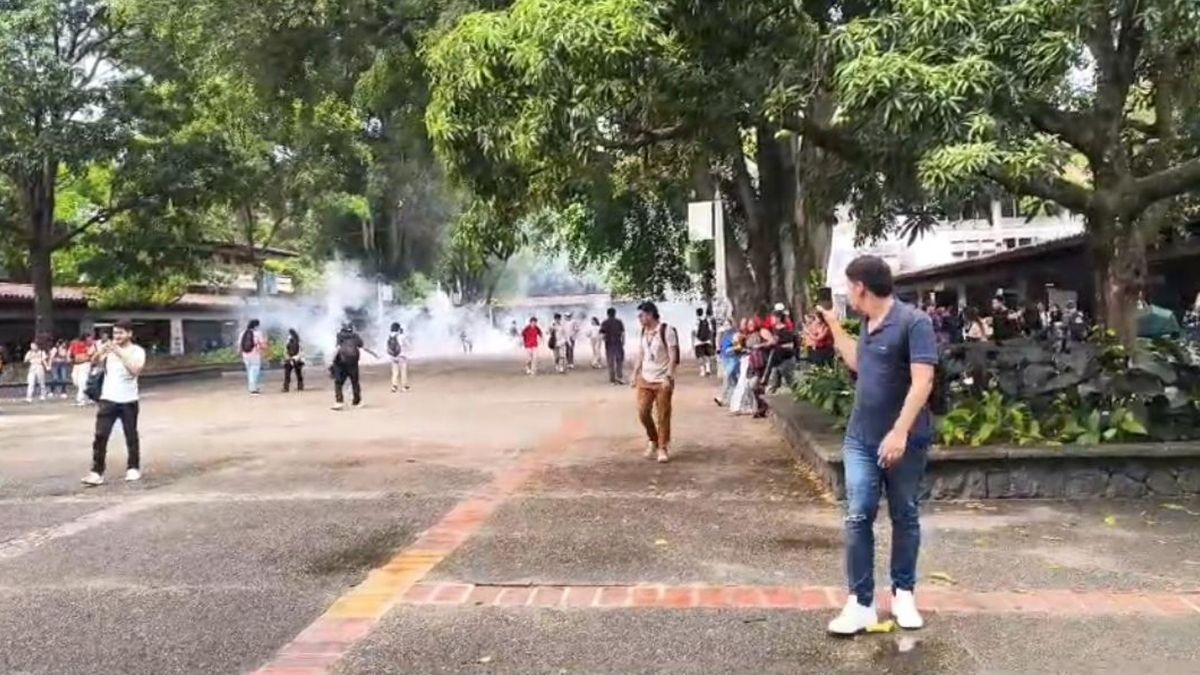 Imagen de los disturbios dentro de la Universidad de Antioquia