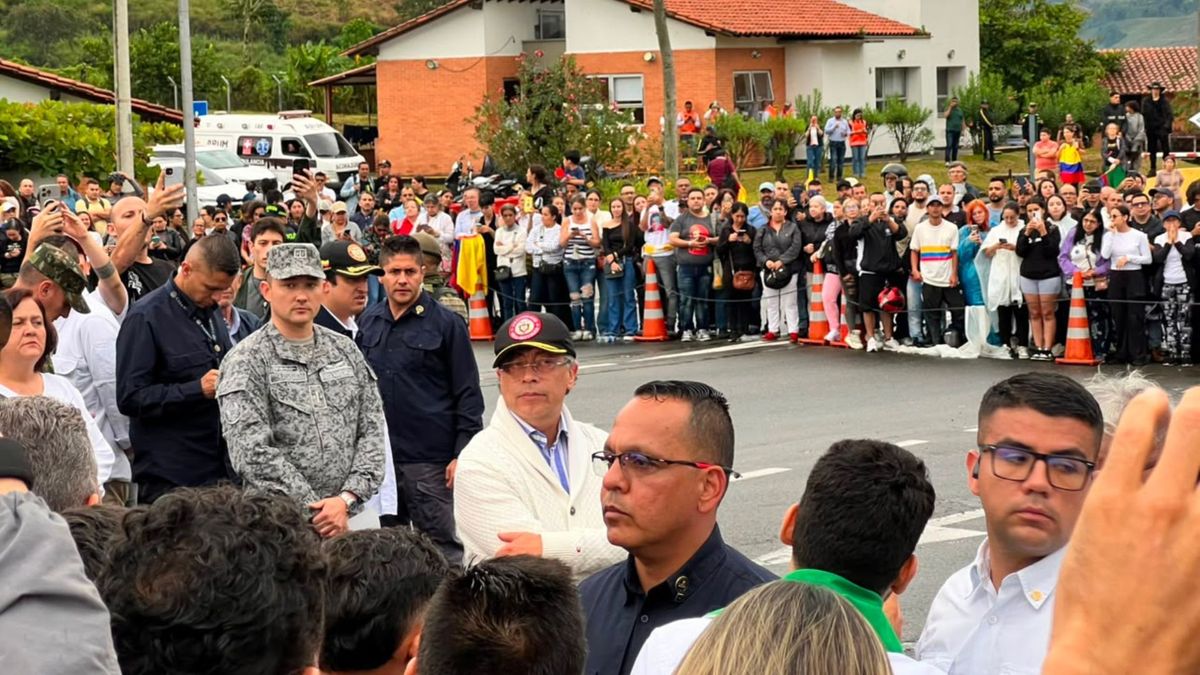 Gustavo Petro en peaje de Tarapacá