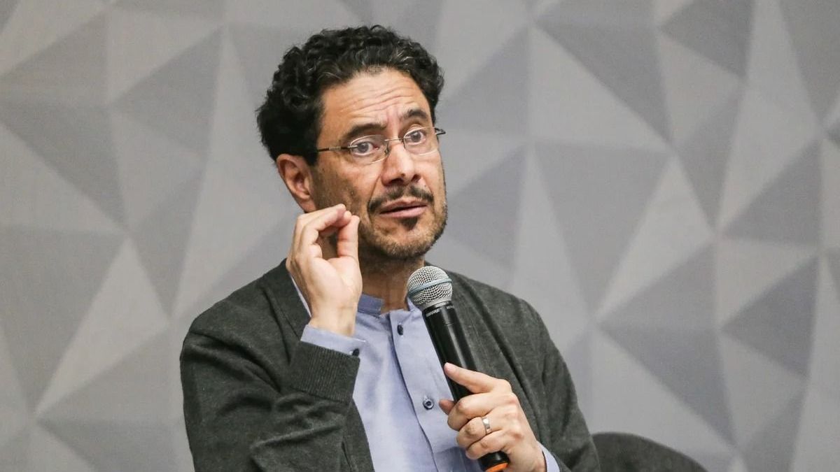 En su intervención, Cepeda cuestionó algunas de las propuestas de su contendor Abelardo de la Espriella.