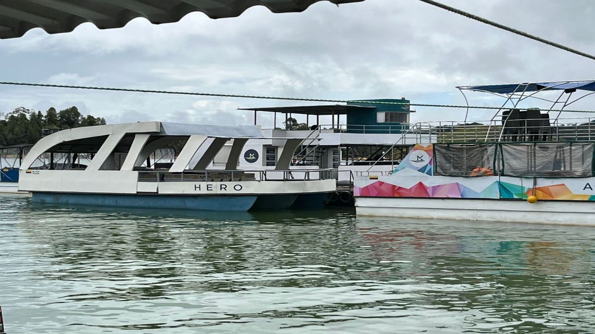 Embarcación donde viajaba Alexánder Avendaño en Guatapé