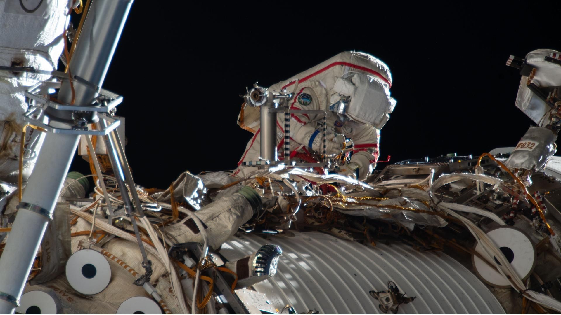 Los astronautas estuvieron una hora resguardados, mientras Cosmonautas arreglaban el daño.