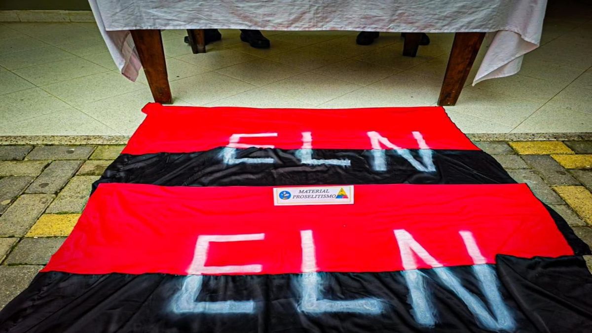 Banderas del ELN halladas en Cocorna