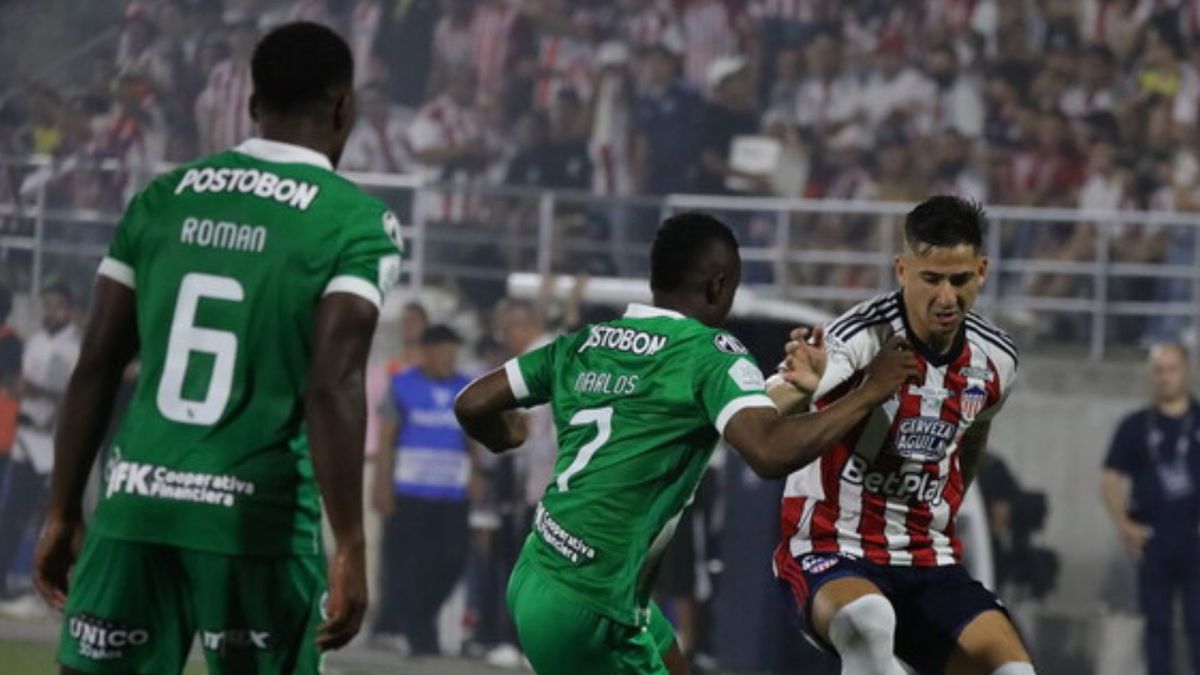 El equipo local inició con la misión de revertir un 0-3.