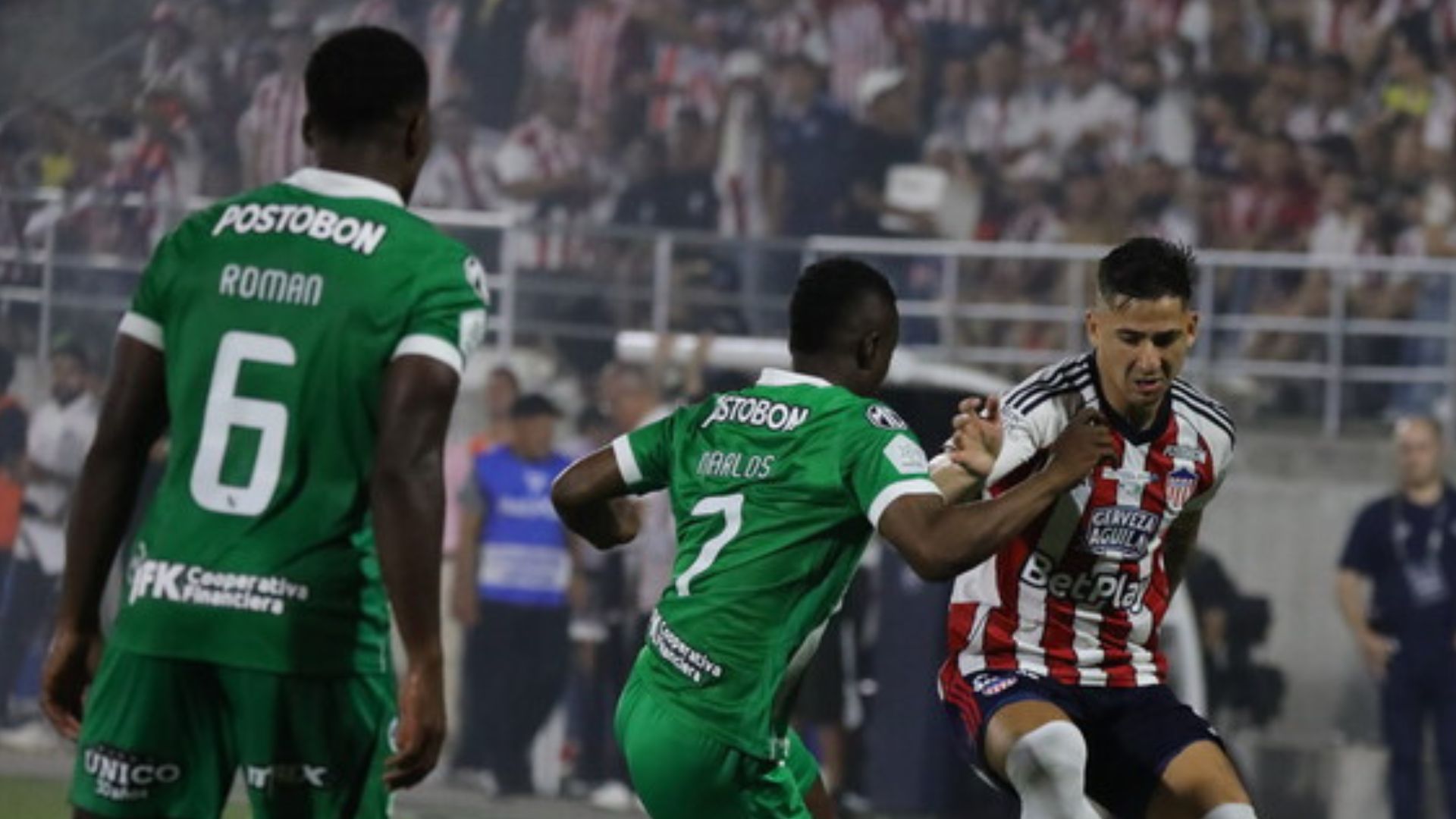 El equipo local inició con la misión de revertir un 0-3.