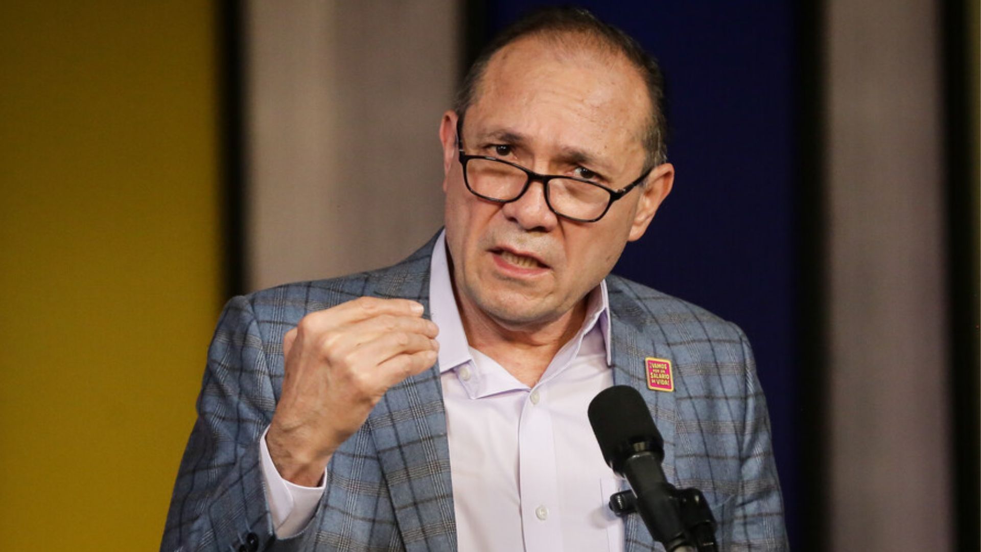 El ministro viajó a OIT con su esposa, pero eso no es algo que cubran viáticos.