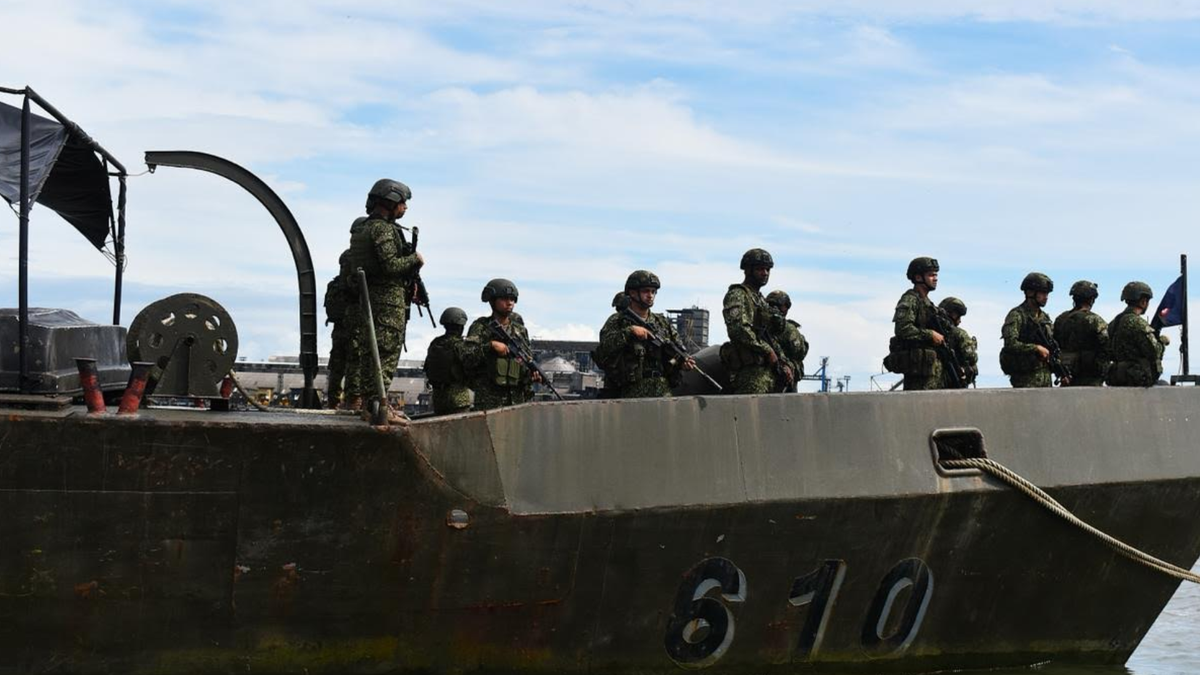 Tropas de la Armada Nacional.
