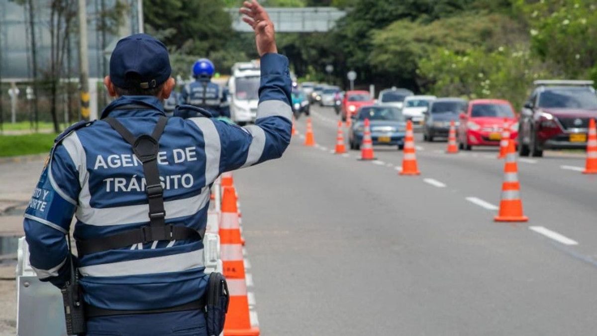 Dos agentes de tránsito fueron atropellados en operativo de control en Bogotá