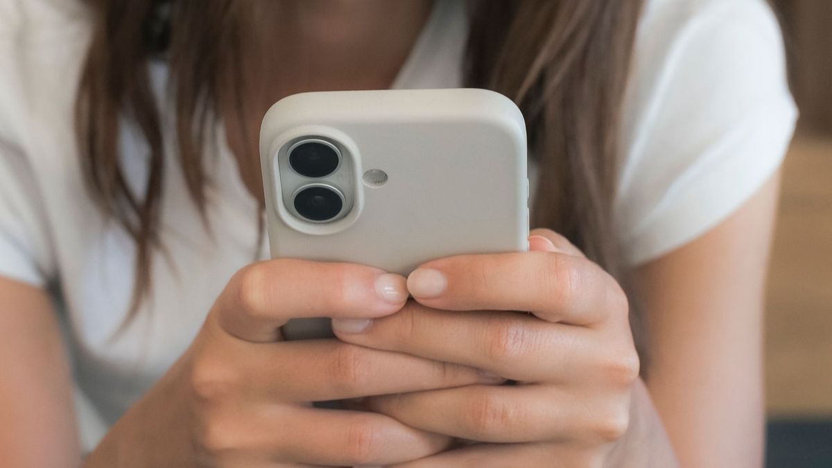 La función de iPhone permite enviar al buzón de voz las llamadas de números que no estén guardados en los contactos.