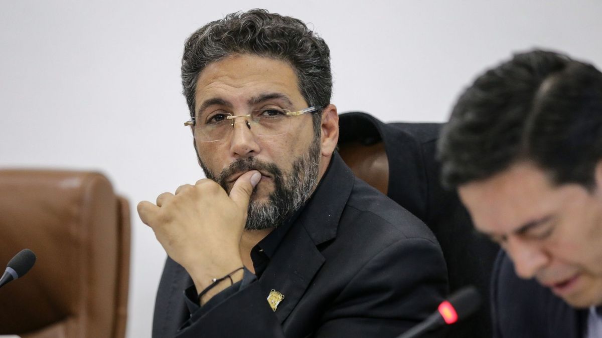 La Procuraduría suspendió al representante Agmeth Escaf por insultos contra el candidato presidencial Abelardo de la Espriella.