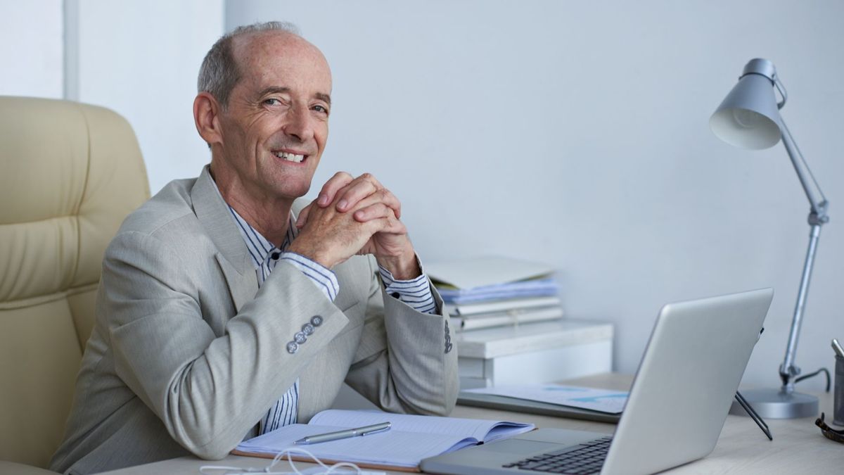 Pensionado trabajando