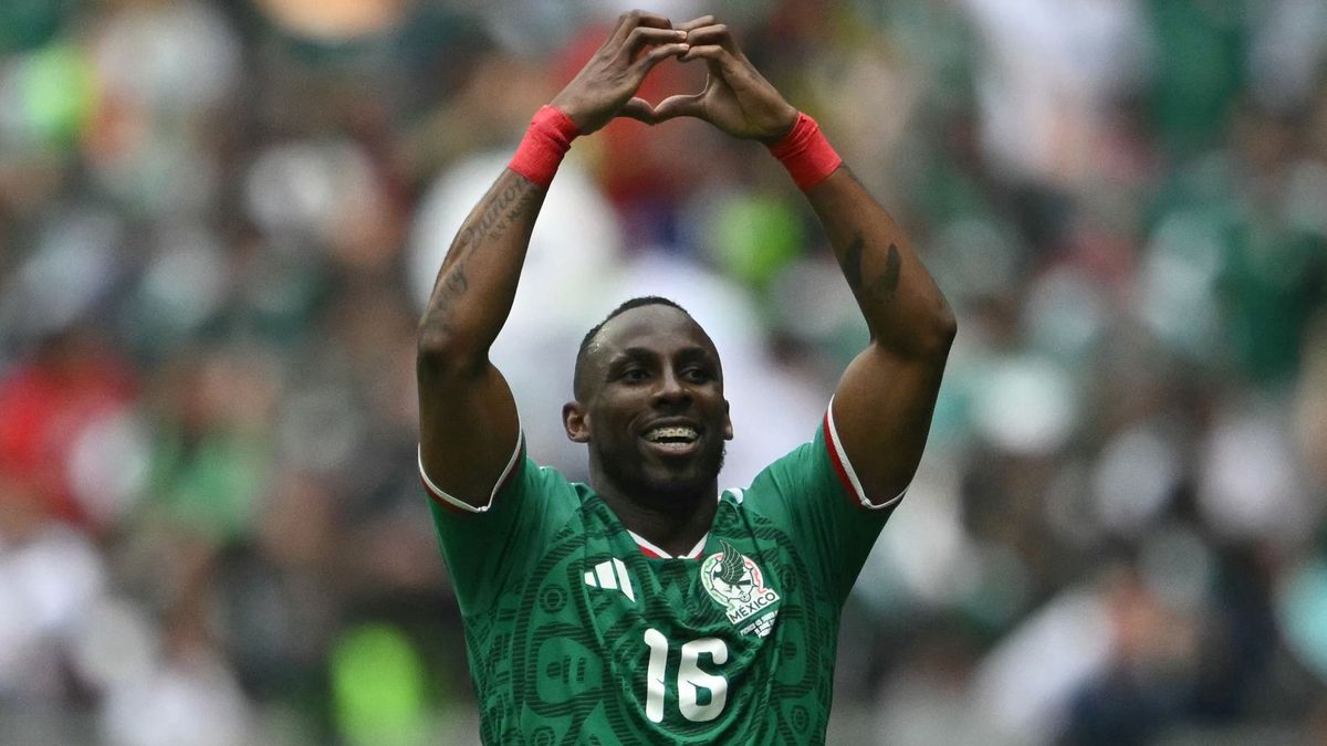 Julián Quiñones y el primer gol de un mundial.