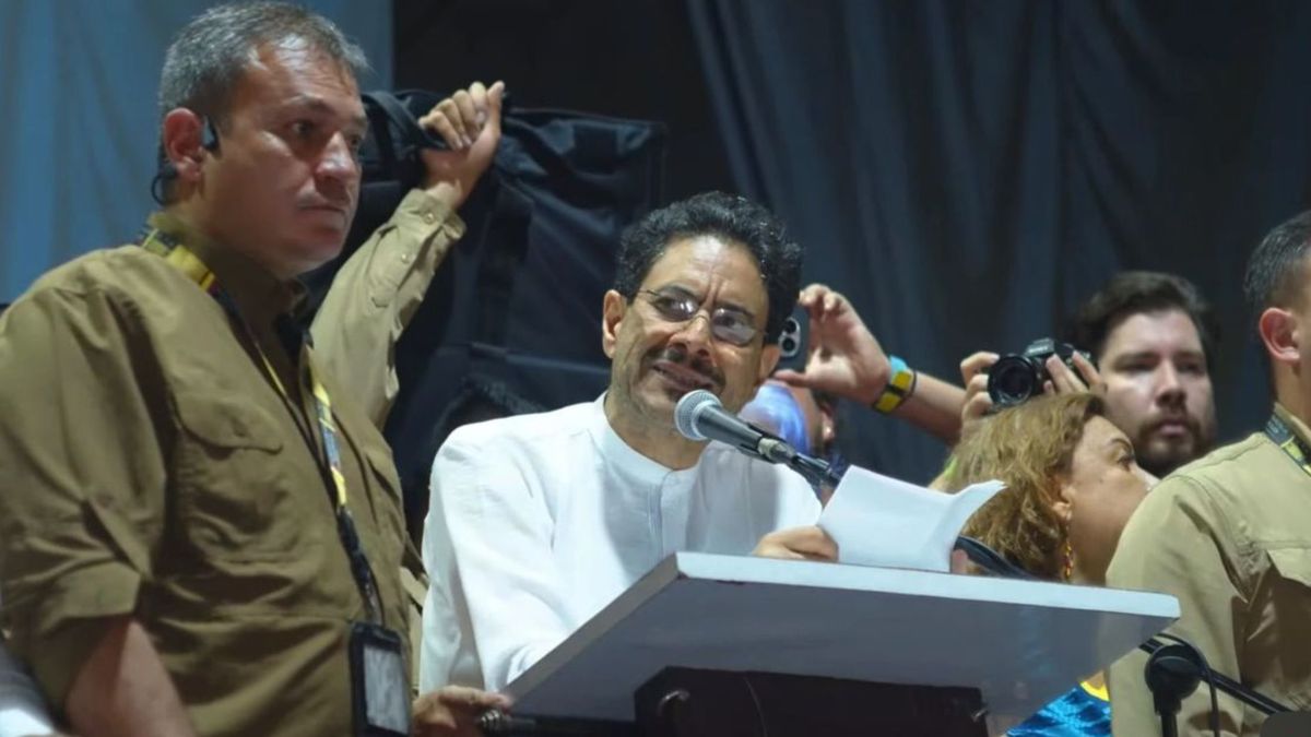 Iván Cepeda en Bucaramanga durante la Marcha por el Agua, donde reiteró su rechazo al fracking y defendió la protección de Santurbán
