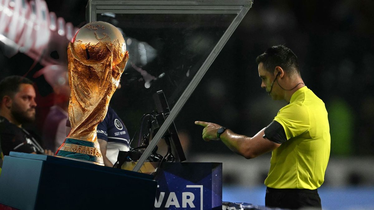 var identidad equivocada polémica almirón simulación cambio decisión arbitral mundial 2026 tecnología fifa