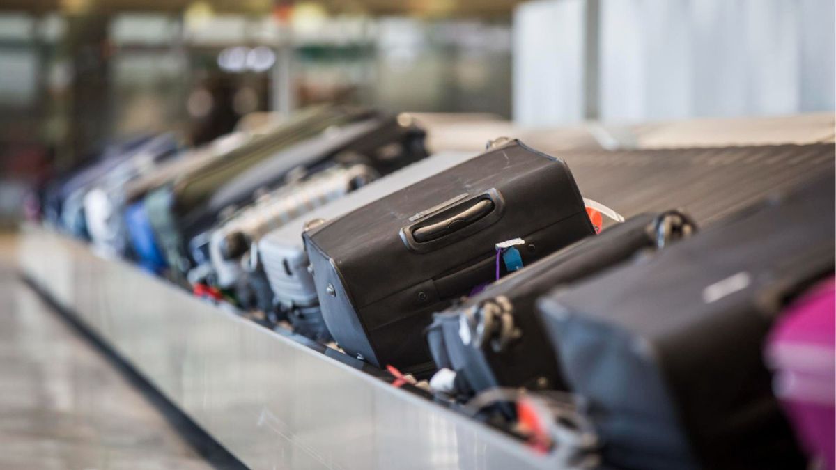 Lo primero que se recomienda es no salir del aeropuerto sin informar lo ocurrido.