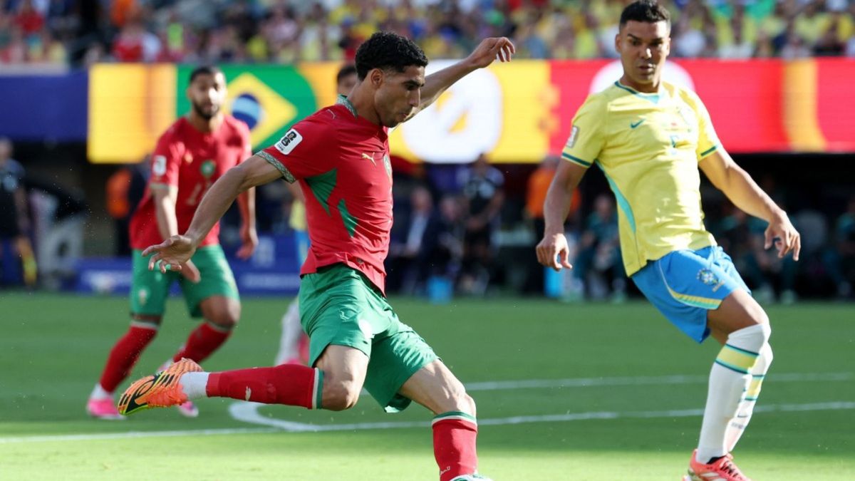 Marruecos le gana 1 - 0 a Brasil en el primer tiempo.