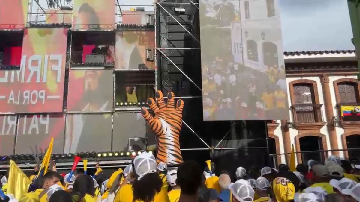 De manera masiva Abelardo de La Espriella cerró su campaña en Buga, Valle