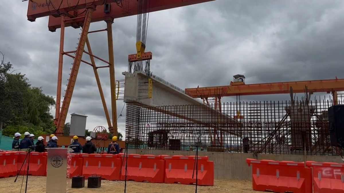 Vigas de la única estación elevada del Regiotram de Occidente