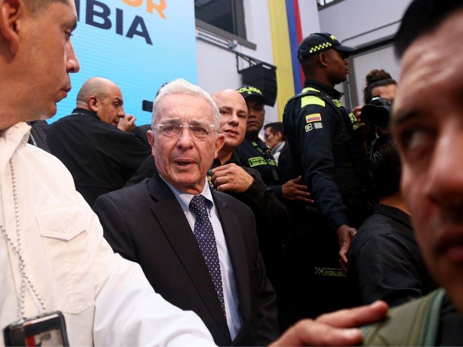 Fiscalía cita a Uribe a indagatoria por masacre de El Aro