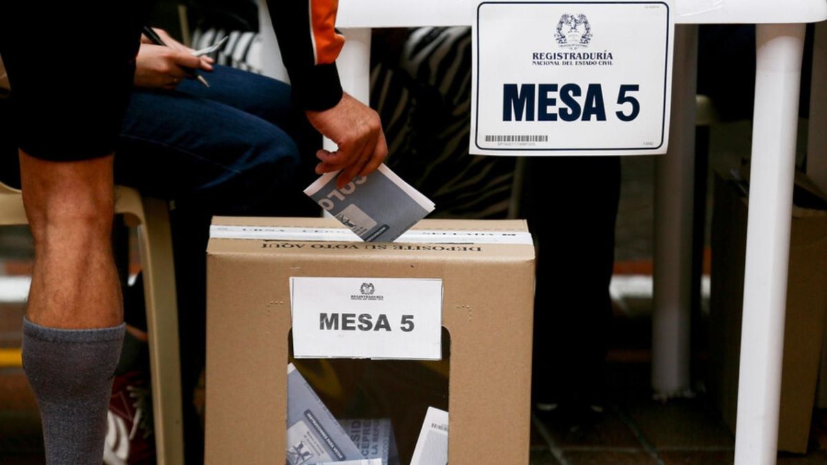 Jaime Hernando Suárez explicó el procedimiento para solicitar un nuevo tarjetón en caso de error durante la votación.