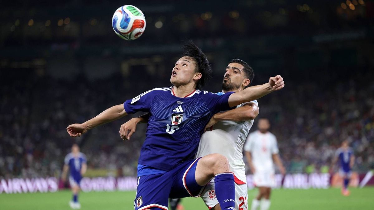 Ayase Ueda lideró el triunfo de Japón con un doblete en el 4-0 sobre Túnez, que quedó eliminado del Mundial tras dos derrotas.