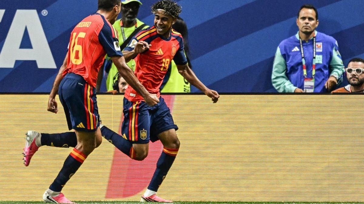 España goleó a Arabia en el segundo partido.