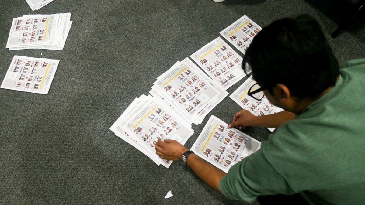 El país esperará el escrutinio para que miembros de la política acepten los resultados.