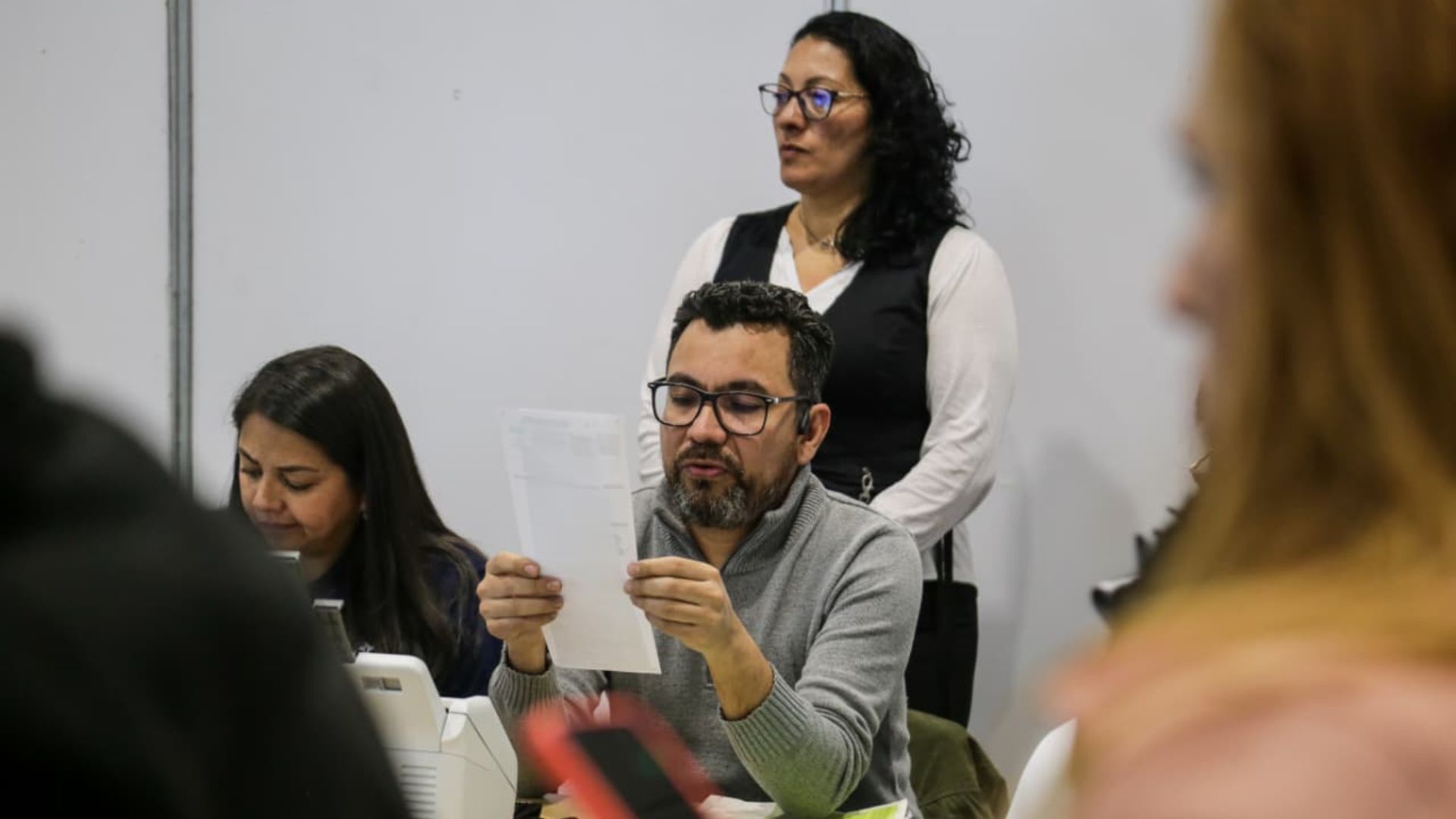 Bogotá, Junio 21 de 2026. En Corferias se desarrolla el proceso de escrutinio de votos de la segunda vuelta presidencial, luego de conocerse los resultados del preconteo electoral.(Colprensa - Catalina Olaya)