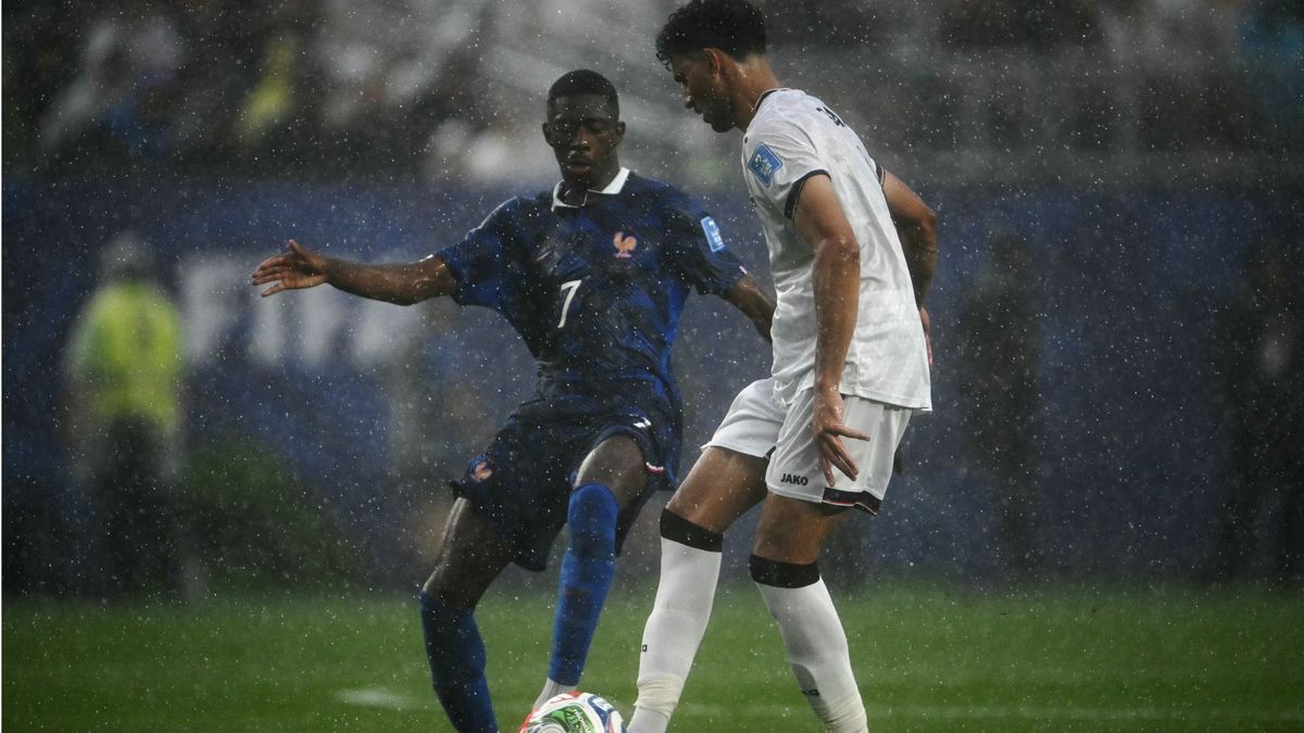 Francia ganaba 1-0 al descanso en este encuentro del Grupo I gracias a un gol de Kylian Mbappé en el minuto 14.