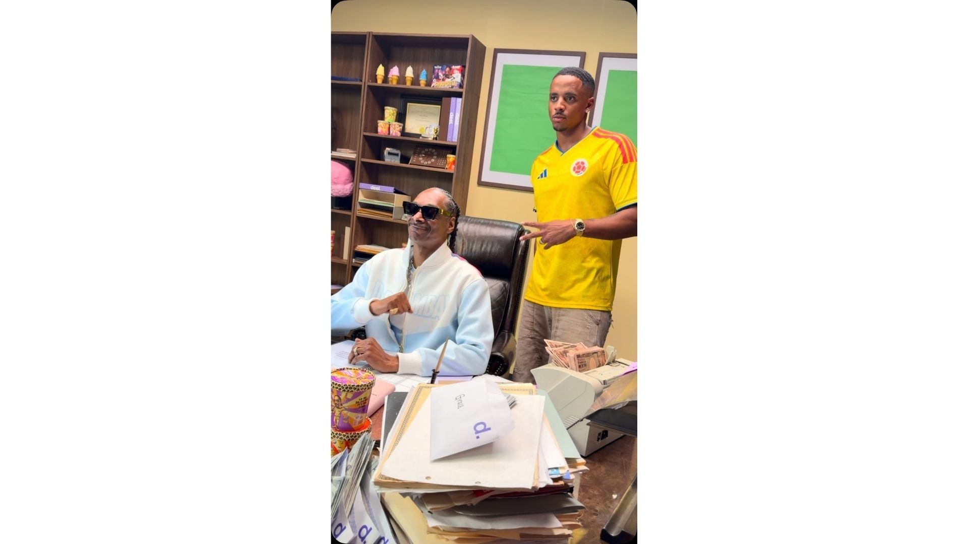 La aparición del hijo de Snoop Dogg con la camiseta de la tricolor generó reacciones de aficionados colombianos en redes sociales.