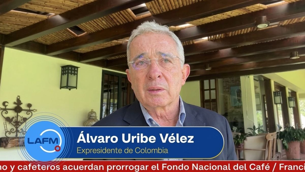 Álvaro Uribe Vélez en La FM