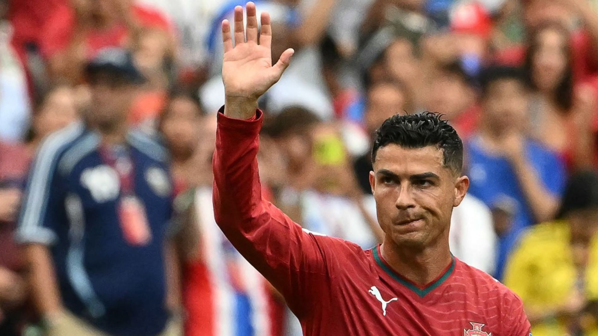 El delantero portugués es el centro del ataque luso.
