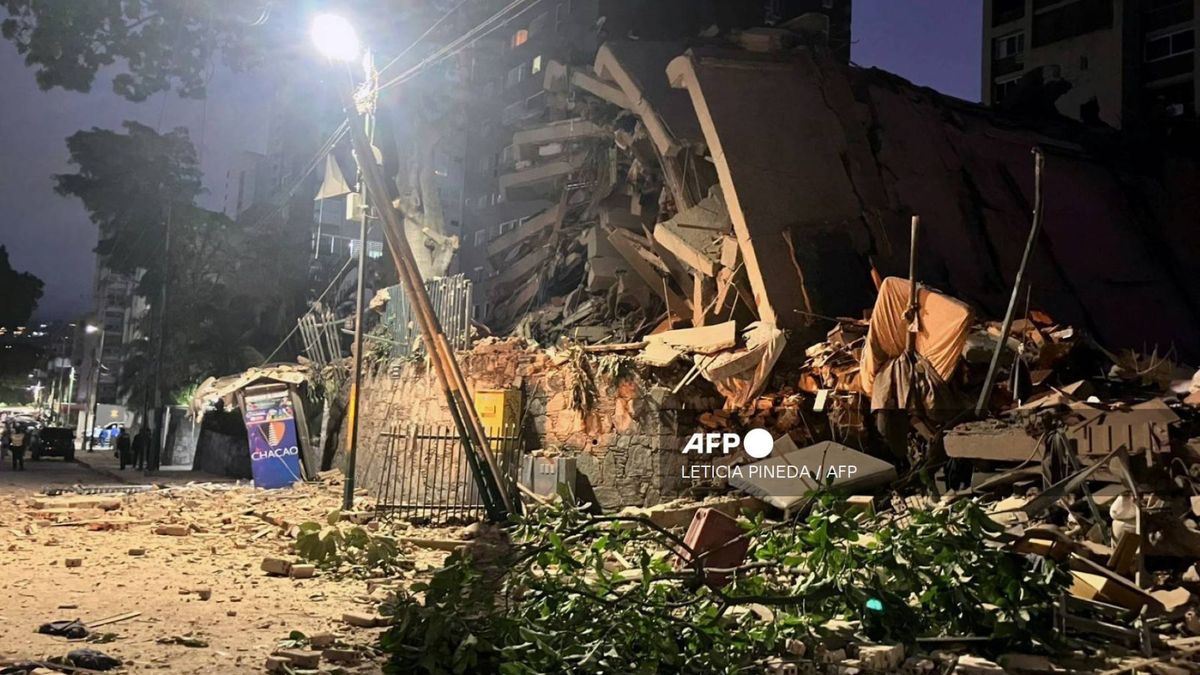 Vista de un edificio derrumbado tras el terremoto en Caracas