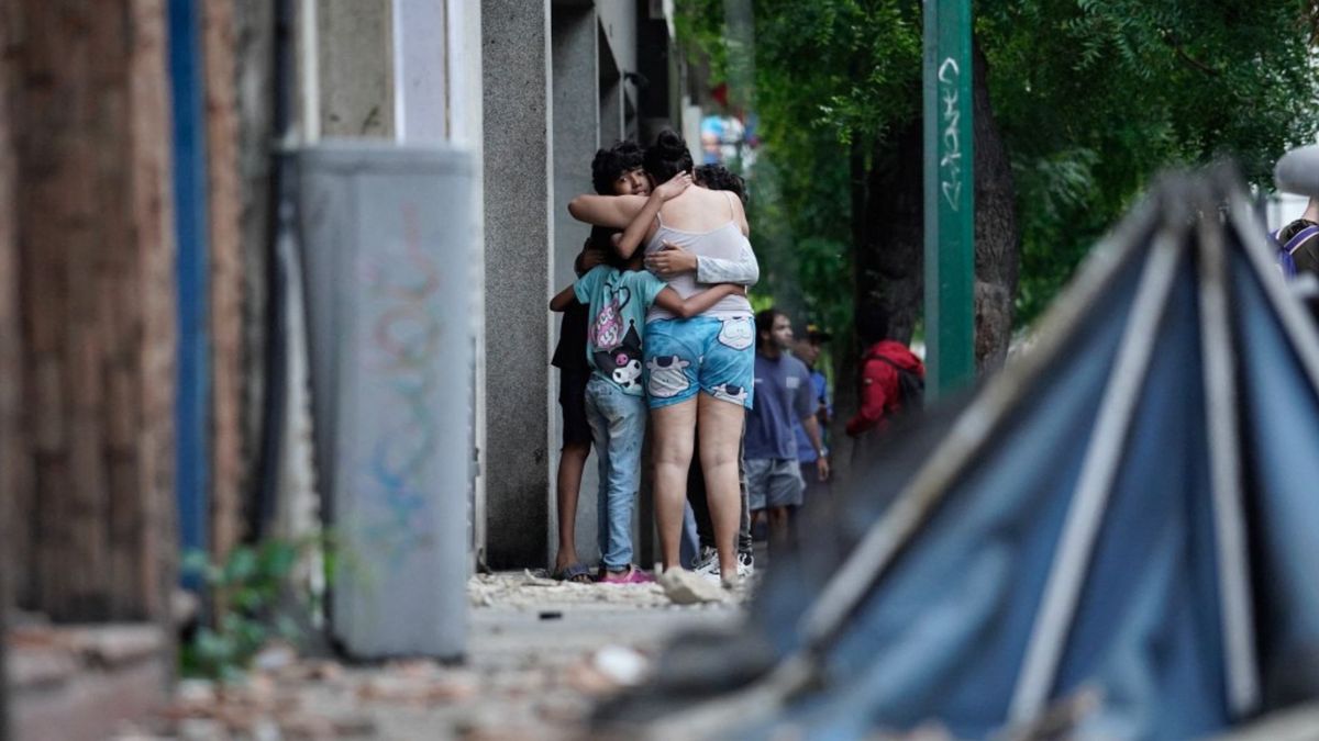 Las primeras horas después de un desastre suelen ser decisivas. Por eso, las autoridades han insistido en la importancia de que cualquier ayuda sea canalizada a través de mecanismos oficiales.