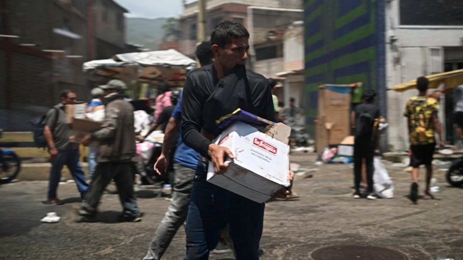 Habitantes afectados han sido captados robando luego del terremoto.
