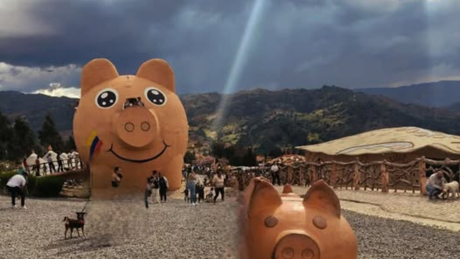 La gigantesca figura se construyó en homenaje a los tradicionales marranitos alcancía que durante décadas han acompañado a generaciones de colombianos como símbolo del ahorro y las costumbres familiares.