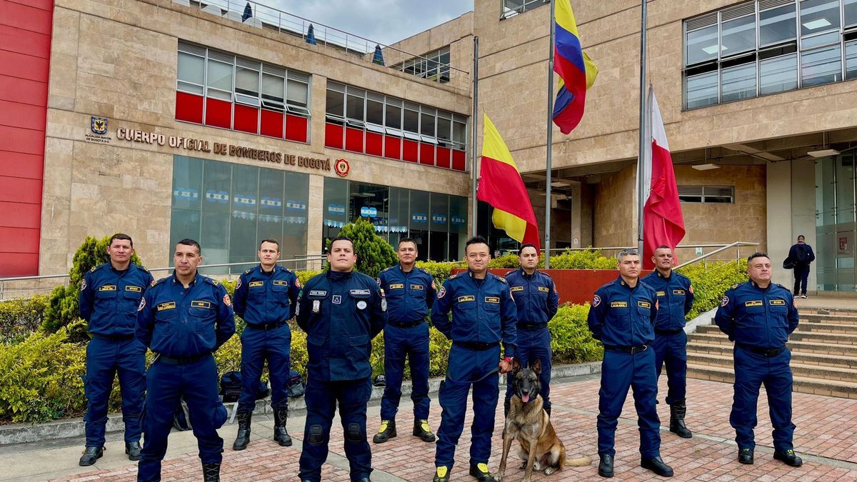 Bomberos de Bogotá que auxiliarán en Venezuela.