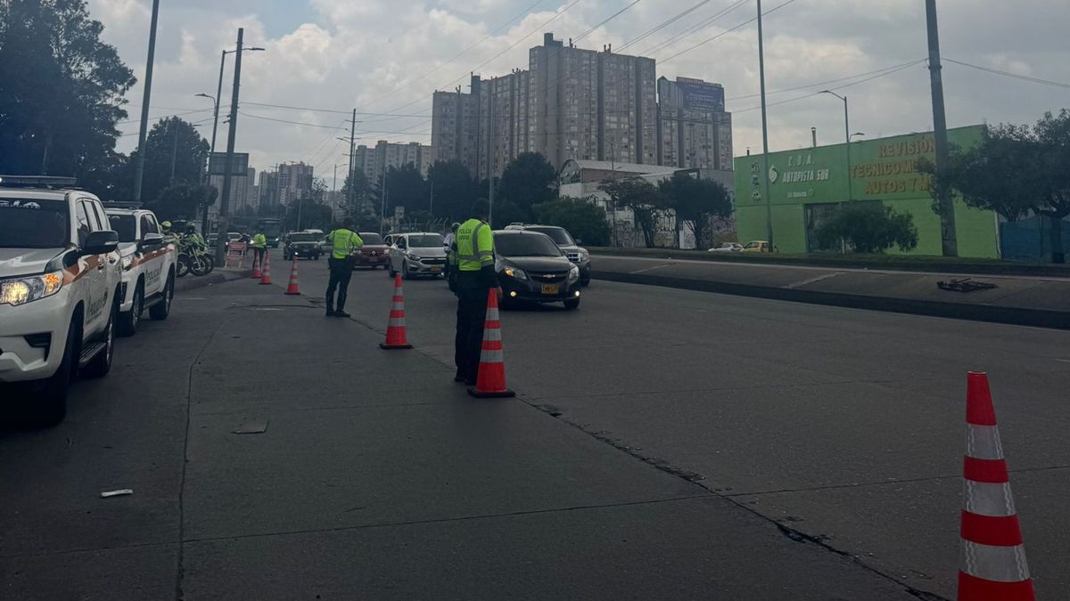 Control de tránsito por salida de vehículos de Bogotá.
