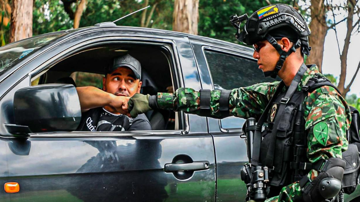 Soldados del Ejército Nacional en las vías del país.