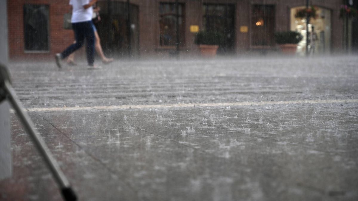 Miles de viajeros iniciarán el último festivo de junio con un pronóstico de lluvias en buena parte del país.