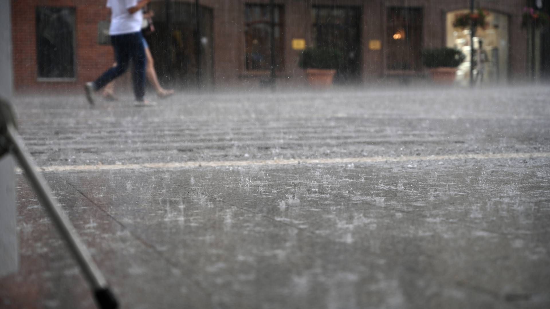 Miles de viajeros iniciarán el último festivo de junio con un pronóstico de lluvias en buena parte del país.