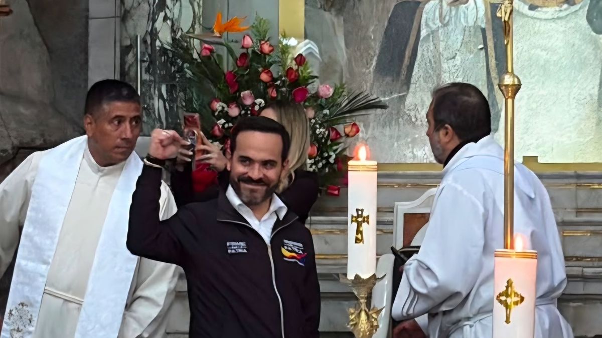 El presidente electo, Abelardo de la Espriella en su visita al Santuario de Las Lajas (Nariño)
