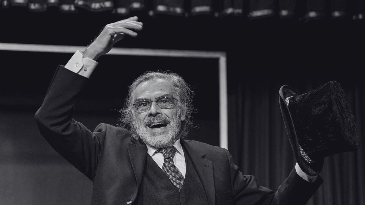 Waldo Urrego desarrolló una carrera de más de 60 años en la actuación y fue reconocido por su trabajo en teatro, cine y televisión, además de recibir los Premios India Catalina y Premios Simón Bolívar.