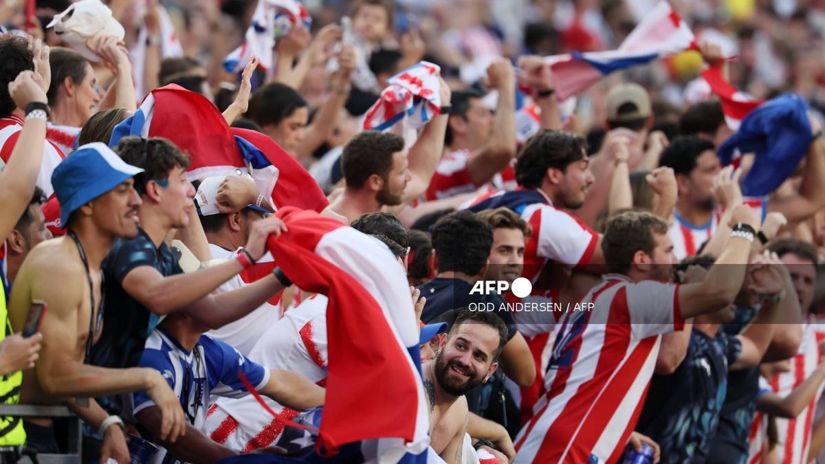 Aficionados de Paraguay tras clasificación contra Alemania