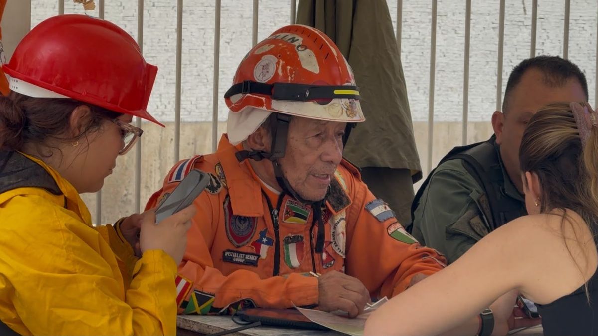 Héctor el Chino Méndez, voluntario del grupo de rescatistas "Los Topos"