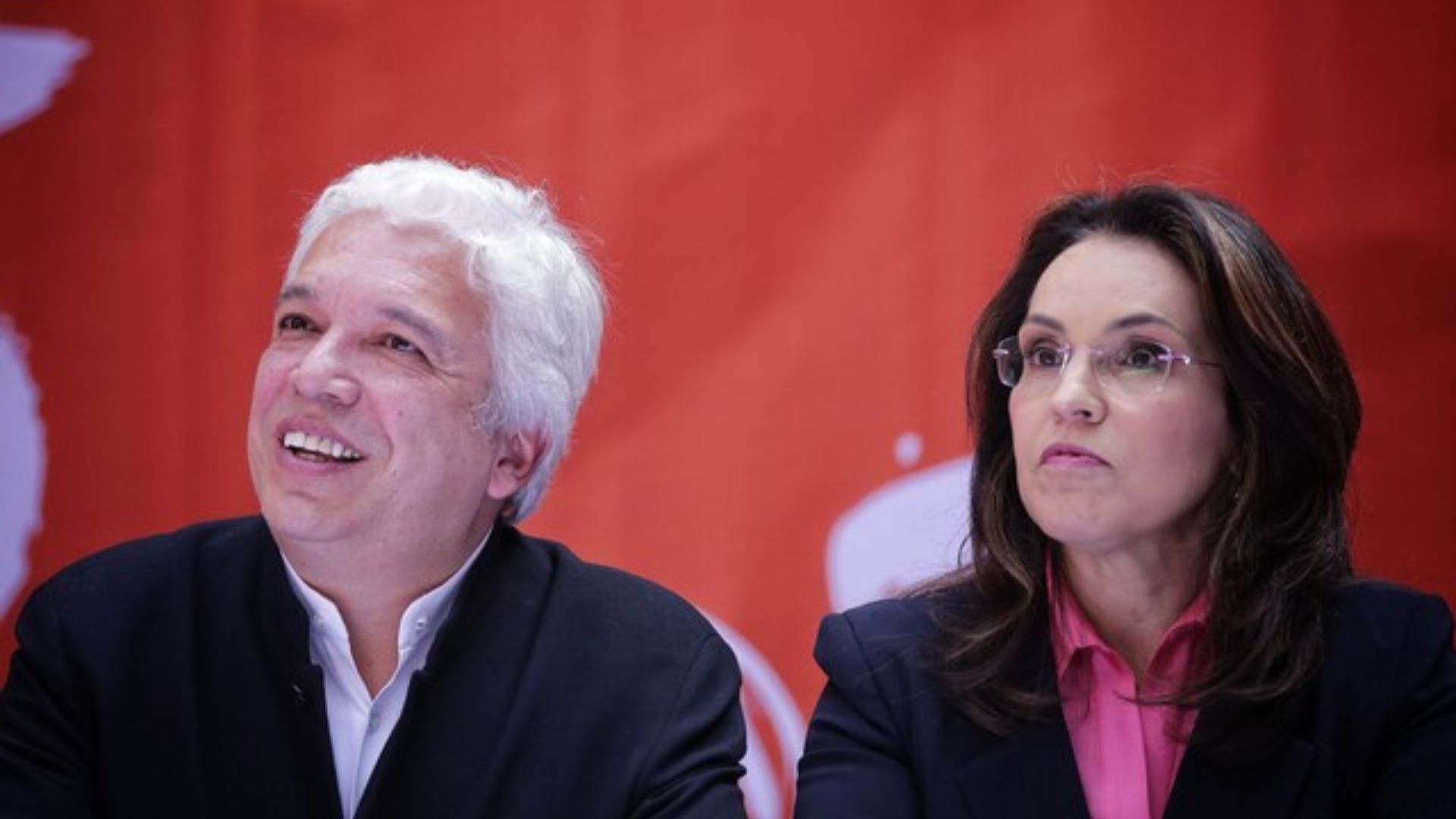 Carlos Alonso Lucio y su esposa Viviane Morales
