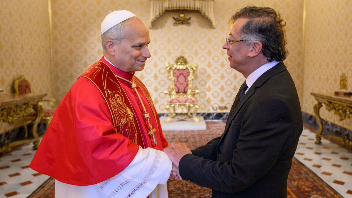 Encuentro del papa León XIV con Petro.
