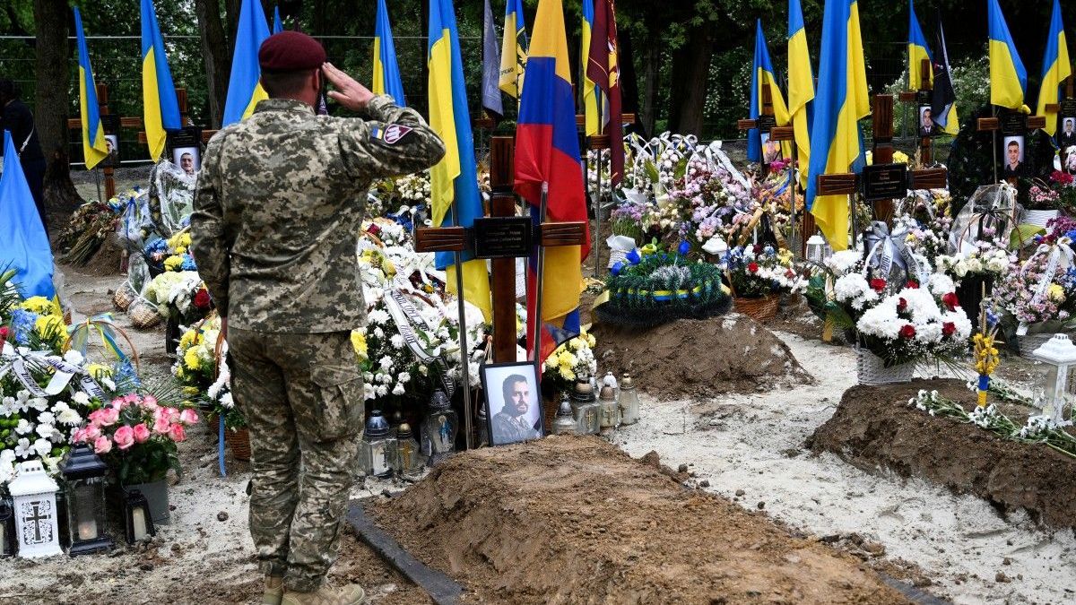 Cementerio de soldados muertos en Ucrania por la guerra con Rusia