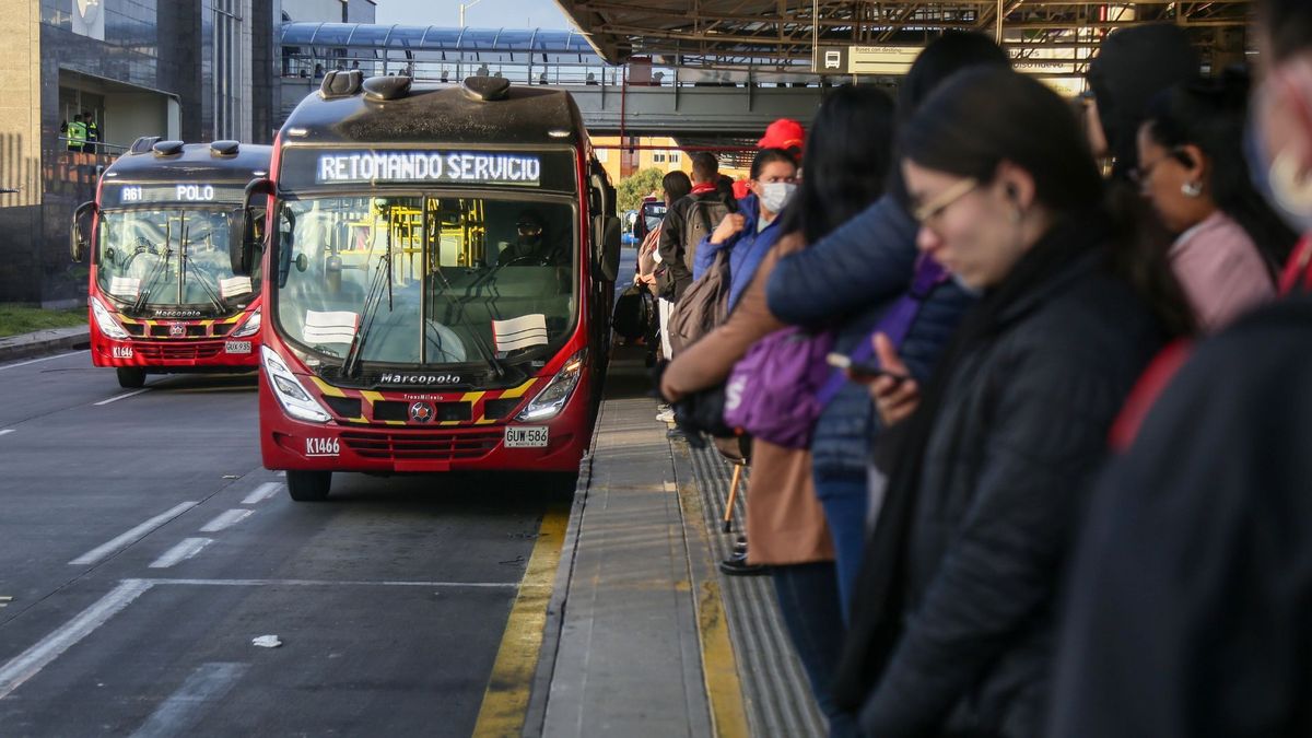 Las autoridades recomiendan a los conductores tomar como ruta alterna la avenida Agoberto Mejía y consultar los canales oficiales de TransMilenio.